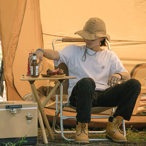 Table triangulaire en bois, petite table pliante portable pour le camping et les pique-niques en plein air - Product Image 2