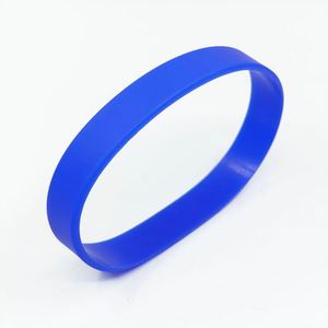 Bracelet en silicone imperméable personnalisé avec texte en relief, fabrication OEM, pour événements, fêtes, sports, fitness, club de football, cadeaux promotionnels - Product Image 5