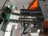 Machine à chanfreiner pneumatique à double tête 60, produit des bords chanfreinés lisses et sans bavures.