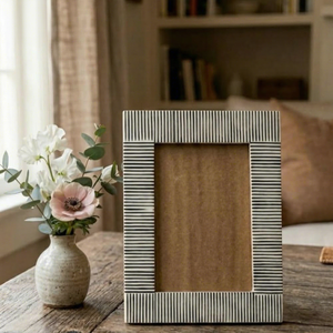 Cadre photo en bois artisanal, motif rayé noir et blanc de qualité supérieure, support de table décoratif pour la décoration de la maison et du bureau - Product Image 3