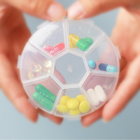 Mini Organisateur de Pilules Transparent à 7 Compartiments, Boîte à Médicaments Hebdomadaire Portable Anti-Poussière