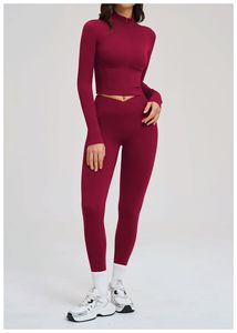 Ensemble de yoga écologique grande taille avec logo personnalisé, fermeture éclair, manches longues, vêtements de sport ajustés pour la course en extérieur, tenue de sport pour femme, vente en gros - Product Image 2