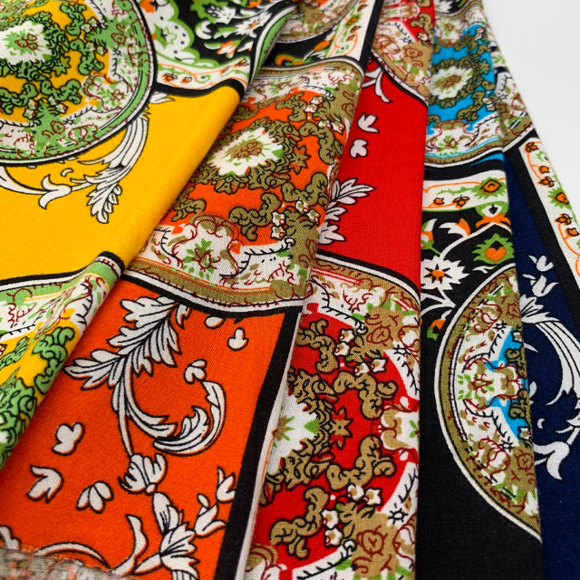 Необычный дизайн 100% искусственный шелк ткань с принтом в этническом стиле