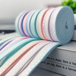 Cordones Planos de Poliéster Personalizados con Diseño de Tinta Salpicada Colorida, Puntos Plateados y Pedrería Termoadhesiva de 8 mm de Ancho para Zapatillas, Venta al por Mayor - Product Image 4