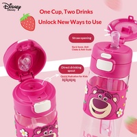 Vaso de Plástico Infantil de Doble Pared con Diseño de Oso Fresa y Pajita, para Beber Directo, con Asa y Tapa Rebotable, Portátil, Modelo 2025