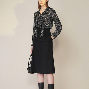 Elegante <span class=keywords><strong>Camicetta</strong></span> in Velluto Autunnale con Colletto Paisley Nero, 100% <span class=keywords><strong>Seta</strong></span>, Scollo a V, Design sulle Spalle, Delicato Ricamo 3D - Product Image 4