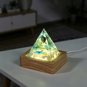 โคมไฟตั้งโต๊ะเรซิ่นรูปทรงพีระมิดมหาสมุทรพร้อมไฟ LED แบบ USB ขนาดเล็ก ลายเปลือกหอย แสงไฟกลางคืนธีมชายหาด ของที่ระลึกวันเกิด - Product Image 2