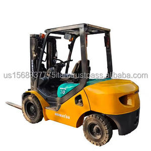 Montacargas Usado KOMATSU 30 de 3 Toneladas, Mini Montacargas Diésel con Motores Importados de Japón para la Industria de Restaurantes y Comercio Minorista - Product Image 1