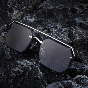 Nuevas gafas de sol cuadradas sin marco para hombre, lentes de plástico UV400 de metal negro, gafas de sol de clase 2 con caja WF-5G372 - Product Image 4