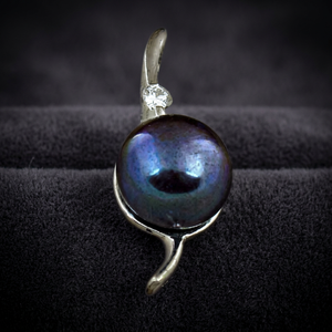 Colgante Solitario de Perla Tahitiana, Plata 925 con Engaste de Bisel, Perla Cultivada Negra Redonda, Estilo Clásico, Unisex, Uso Diario - Product Image 1
