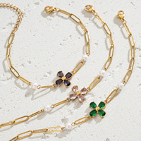 Bracelet de luxe européen en acier inoxydable avec chaîne trombone, orné d'une fleur à quatre pétales, de cristaux et de perles d'eau douce, idéal pour le quotidien et le bureau