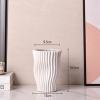 Ensemble de 3 vases en céramique côtelée couleur liège, lignes ondulées, style moderne minimaliste, finition mate, sculpturale, pour décoration de salon, fleurs séchées, cadeau