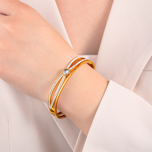 Pulsera de Acero de Titanio y Oro de 18K con Diamantes en Forma de Corazón Cruzado de Alta Gama para Mujer, Joyería al por Mayor para Regalo de Cumpleaños - Product Image 3