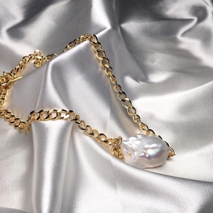 Collar de Perlas Naturales Barrocas Exquisitas con Cadena de Hueso y Cierre de Oro de 14K, con un Moderno Baño de Cobre, Estilo Genial - Product Image 1
