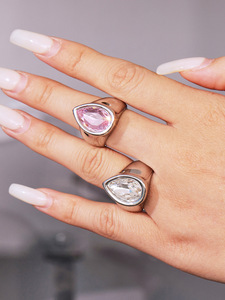 Bague en acier inoxydable plaqué or 18 carats avec zircon en forme de goutte d'eau, style personnalisé et polyvalent, pour l'index, bijou inaltérable - Product Image 3
