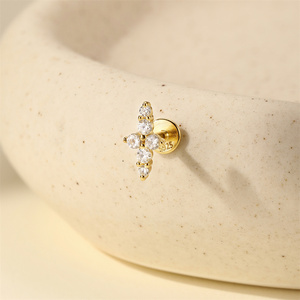 Pendientes Minimalistas de Plata de Ley S925 Chapados en Oro con Cristal Geométrico de Base Plana para Piercing de Cartílago/Hélice - Product Image 6