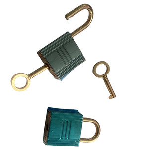 Mini cadenas en laiton couleur laiton, imité peint, de bonne qualité, économique, emballage cylindrique en fer, matériau d'origine, petits cadenas 2026 - Product Image 1