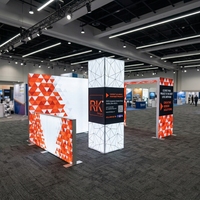 Stand de Exhibición Personalizado SEG Lightbox para Ferias Comerciales, 20x10 pies, Modular, Retroiluminado LED, con Marco de Aluminio, Portátil