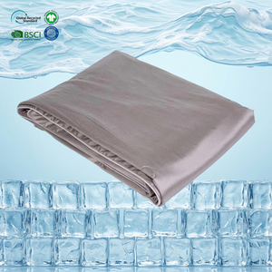 Couette Rafraîchissante Lavable de Qualité Supérieure Gris Argenté pour Hôtels Haut de Gamme – Collection Hiver/Été en Gros - Product Image 1