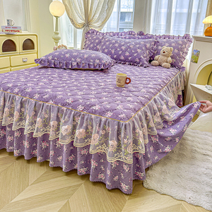 Juego de Ropa de Cama Acolchada con Diseño Floral Morado, 4 Piezas, Cubrecama con Volantes de Encaje y Fundas de Almohada, Tamaño King y Queen, Ropa de Cama de Algodón Suave - Product Image 1