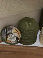 Luxe olijfgroene Joodse kippa met aangepaste borduring, Joodse yarmulke, schedelkap, ceremonie-aandenken, bruiloft, Bar Mitzvah, souvenir, cadeau