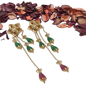 Boucles d'oreilles élégantes en plaqué or de meilleure qualité, aspect pierre, vêtements traditionnels pour fête, mariage, collection de vêtements pour femmes - Product Image 2