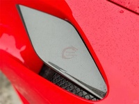 Remplacer les bouches d'aération latérales en fibre de carbone sèche de style OEM d'origine et les grilles d'admission d'air latérales pour Ferrari F8