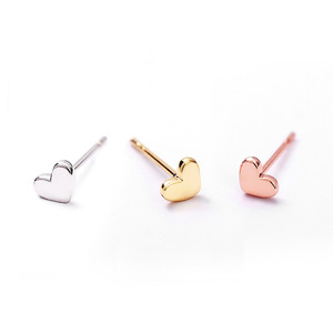 Mini Orecchini a Cuore Lisci per Donne, Accessori Dolci e Minimalisti per Uso Quotidiano - Product Image 4