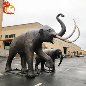 Keluarga Gajah Statis Bertarung dengan Harimau Di Museum