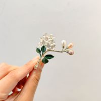 Bros Camellia Elegan untuk Wanita, Bros Bunga Gaya Baru, Aksesori Cheongsam, Pin Mewah dan Elegan untuk Mantel
