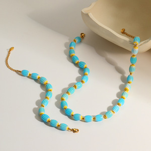 Pulsera de cuentas de cerámica azul degradado multicolor de Nepal, collar de mujer estilo bohemio para vacaciones en la playa, inspirado en la dopamina - Product Image 5