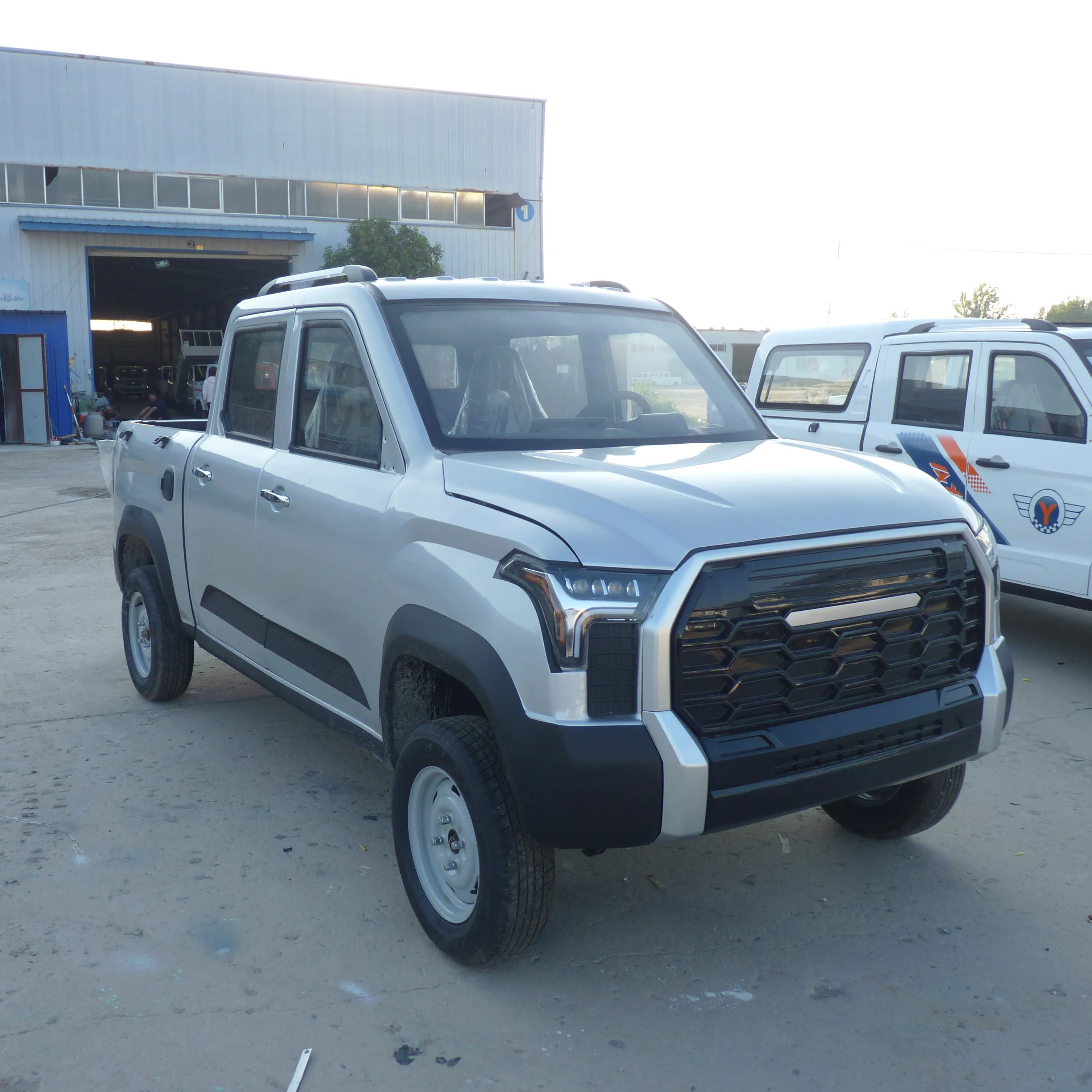 2023 New Electric pickup Car electric truck 4x4 Electric Utility Vehicle with Cargo Box pickup truck