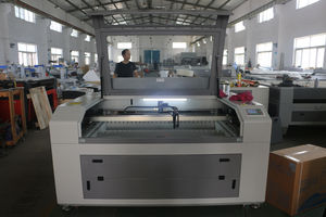 Machine de gravure et de découpe laser Liaocheng 1390 80w 100w 130w 150w Lame Table de travail en nid d'abeille Mise au point automatique - Product Image 5