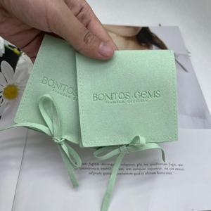 Bolsa de Embalaje de Joyería de Microfibra de Terciopelo con Solapa de Sobre Personalizada en Color Gris Claro, Bolsas para Anillos de Joyería - Product Image 5