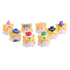 ตุ๊กตาซานตาคลอสพลาสติก ของตกแต่งคริสต์มาสสำหรับใช้ภายในอาคาร ผิวด้าน สูง 3.9 นิ้ว สไตล์ดั้งเดิม - Product Image 2