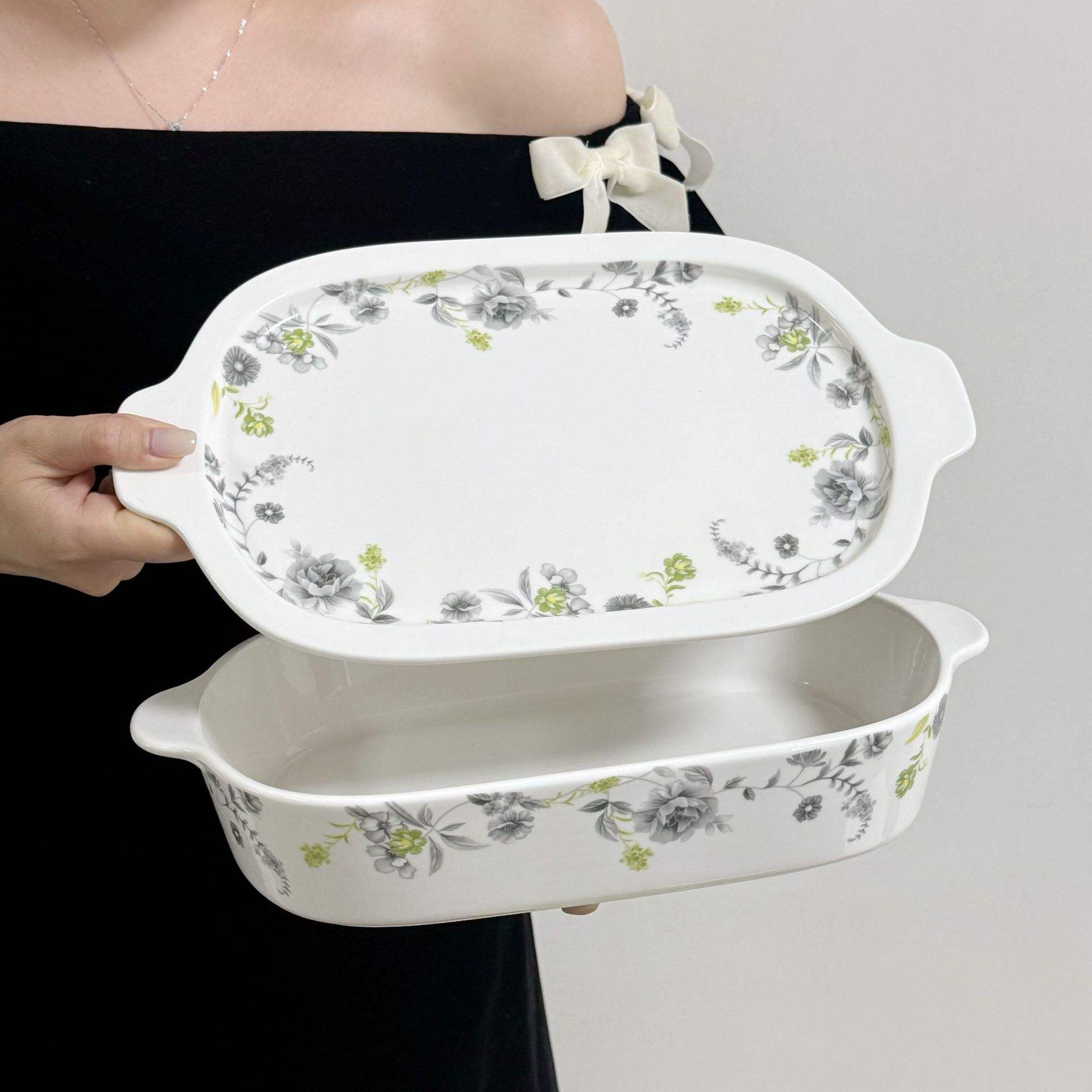 Secret Garden Grey covered baking tray