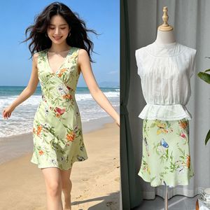Vestido sin mangas de satén de seda lavado al agua con estampado de mariposas, transpirable y relajado, para mujer, y minifalda de corte diagonal. - Product Image 4
