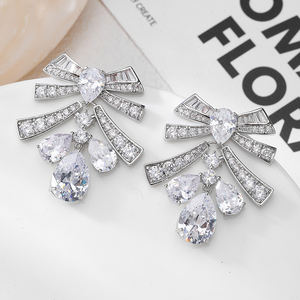 أقراط متدلية جميلة من الزركون بعقدة فراشية ، مجوهرات حفلات نسائية أنيقة ، أقراط فاخرة بحجارة على شكل قطرة ماء ، أقراط متدلية لحفلات الزفاف - Product Image 1