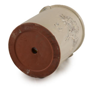 Maceta de Cerámica Esmaltada Blanca Mate con Textura en Relieve de Margaritas y Mariposas, para Interiores/Exteriores, con Orificio de Drenaje, Ecológica - Product Image 4