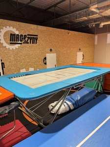 <span class=keywords><strong>Trampoline</strong></span> rectangulaire de <span class=keywords><strong>gymnastique</strong></span> certifié FIG de haute qualité <span class=keywords><strong>Trampoline</strong></span> standard Tumbling <span class=keywords><strong>Trampoline</strong></span> pour la <span class=keywords><strong>compétition</strong></span> - Product Image 6