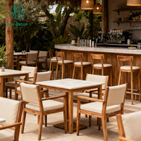 Ensemble de meubles de jardin modernes pour terrasse, salon de thé ou café, avec tabourets de bar hauts en bois et cuir, et table et chaises d'extérieur, pour usage commercial