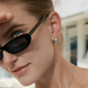 Boucles d'oreilles créoles J&D Jewelry en acier inoxydable couleur argent avec zircone cubique bleue et blanche pour femmes et jeunes filles, usage quotidien - Product Image 2