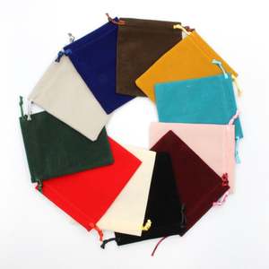 Sac à bijoux en microfibre de velours de luxe personnalisé avec cordon de serrage, sac de faveur de mariage pour l'emballage de cadeaux et le rangement de bijoux - Product Image 1