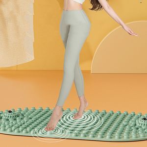 Placa de presión de pie portátil personalizada, esterilla de masaje de pies de acupresión Shiatsu para aliviar el estrés, dolor de arco y talón, hogar y gimnasio - Product Image 1