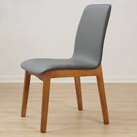Chaise de salle à manger minimaliste scandinave, dossier moulé monobloc, assise en similicuir beige, structure en bois massif, pieds en métal, idéale pour hôtel