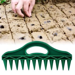 Outil de semis manuel pour le jardinage domestique, râteau en plastique pour la plantation de légumes - Product Image 5
