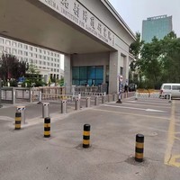 Borne de sécurité routière automatique hydraulique escamotable robuste pour parking