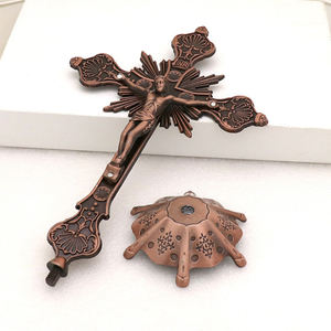 Estátua Colecionável de Anjo com Cruz Sagrada Personalizada com LOGO, Estátua de Metal para Presentes e Decoração de Igreja em Casa - Product Image 1