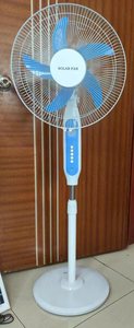 Ventilador Solar Portátil Recargable de Pie para el Hogar, 16 Pulgadas, con Función de Enfriamiento - Product Image 3