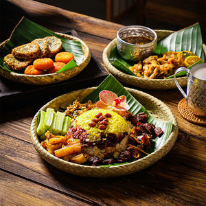Plateau de service rond en bambou tressé Strange Beauty, taille unique, style chinois, pour la présentation des plats thaïlandais - Product Image 1